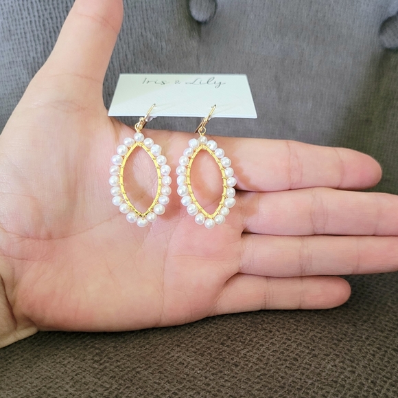 Iris & Lily Freshwater Pearls Earrings - Picture 2 of 9